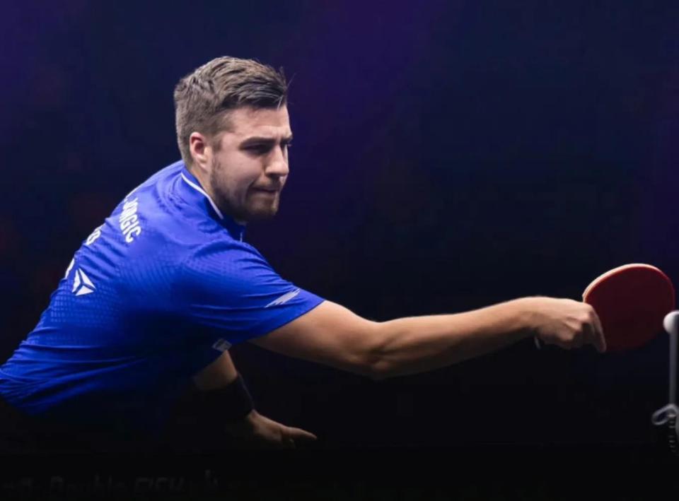 强调自己配 强调自己配