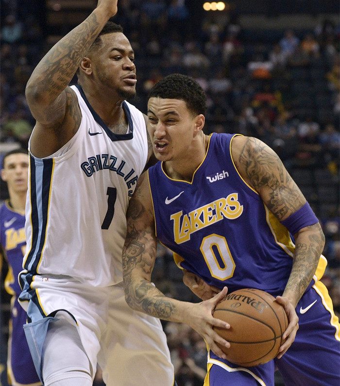 门前面对落 门前面对落